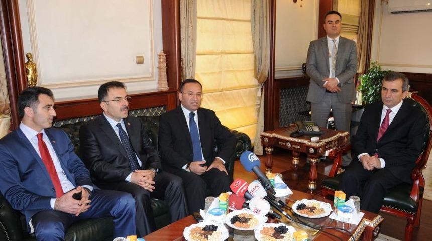 Bozdağ: Baş&ouml;rt&uuml;s&uuml; Yasağını &Ouml;ng&ouml;ren Bir Anayasal Bir D&uuml;zenleme Yok