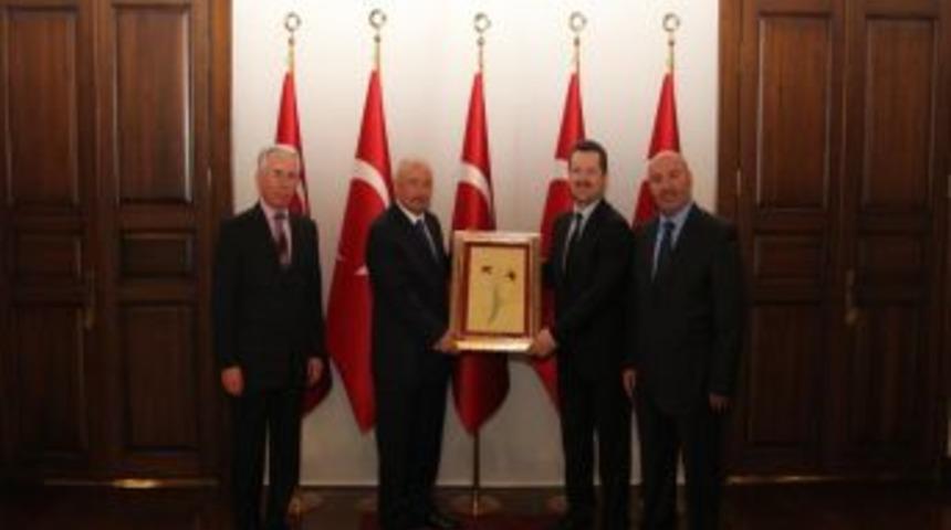 Sağlık Federasyonu, Ankara Valisi Y&uuml;ksel'i Ziyaret Etti