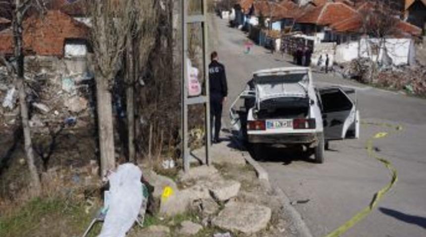 Otomobiliyle &Ccedil;arptığı Yaşlı Kadının &Ouml;l&uuml;m&uuml;ne Neden Olan S&uuml;r&uuml;c&uuml; Ka&ccedil;tı