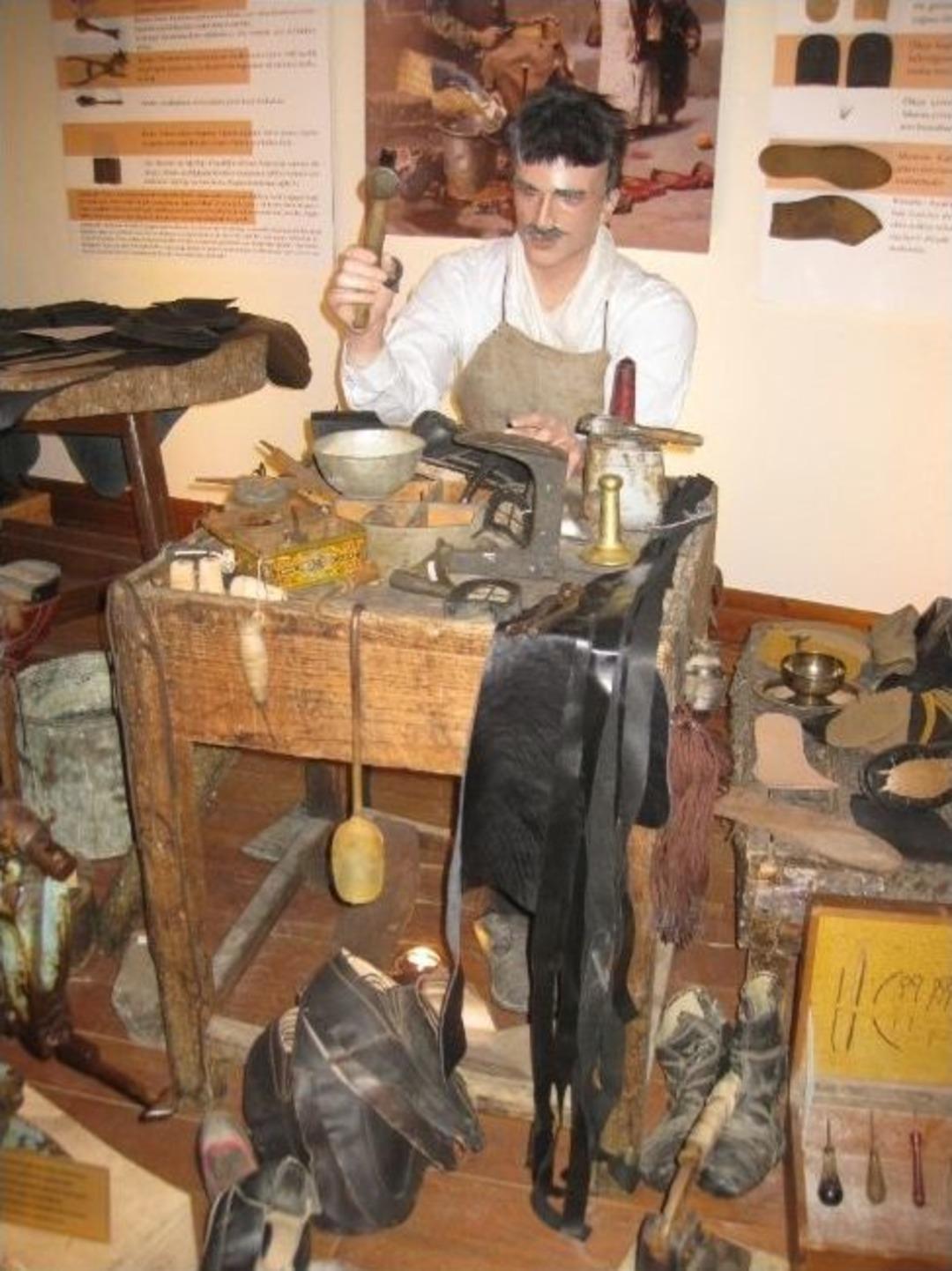 &Ouml;ykam İlk Yaşını &ldquo;kundura Odası&rdquo; İle Kutladı