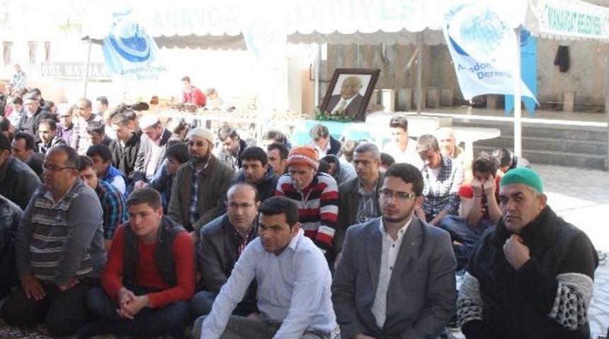 Anadolu Gen&ccedil;lik Dergisi Erbakan İ&ccedil;in Helva Dağıttı