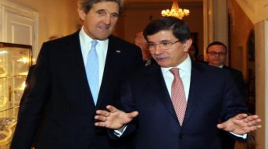 ABD Dışişleri Bakanı Kerry, Davutoğlu Ile Bir Araya Geldi