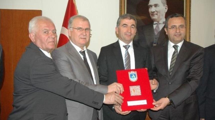 Kendileri Okuyamayan Kardeşler, Okul Yaptırıyor