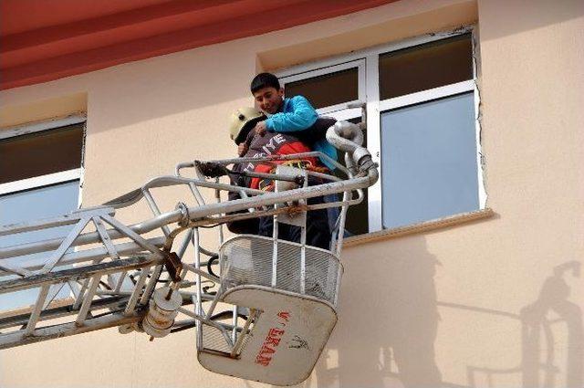 Suşehri’nde Yapılan Yangın Ve Deprem Tatbikatı Gerçeğini Aratmadı