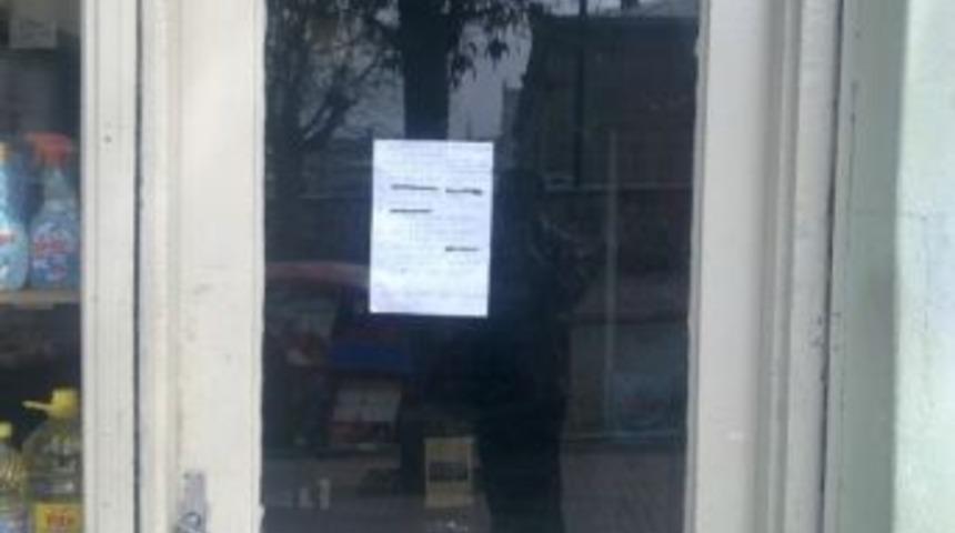 Kağızman’da bakkalcı borç listesini cama astı