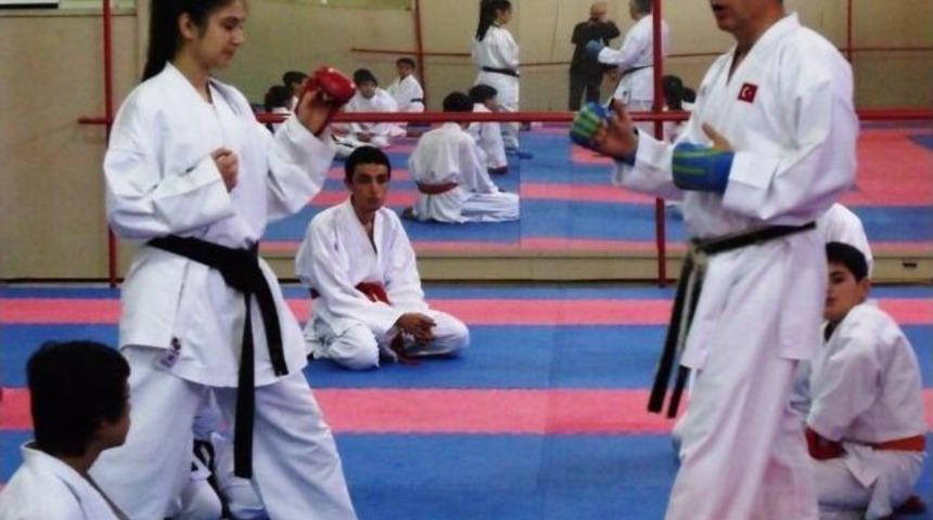 Alaşehir, Karate Şampiyonası&rsquo;na Ev Sahipliği Yapacak