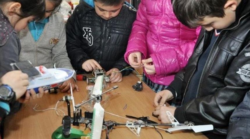 Minik &Ouml;ğrenciler Robot Yaptı