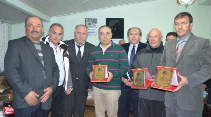 Kayak Hakemlerinden Çintimar Ve Ayık’a Plaket