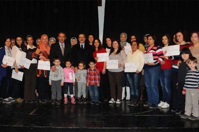 Bilinçli Annelerin Sertifika Heyecanı