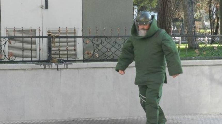 Ş&uuml;pheli &Ccedil;antadan Su Şişesi &Ccedil;ıktı