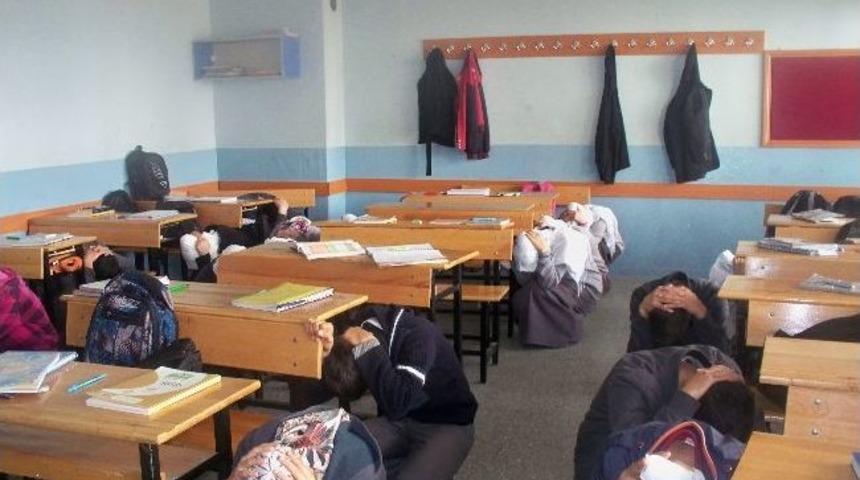 Deprem Ve Yangın Tatbikatı Ger&ccedil;eğini Aratmadı