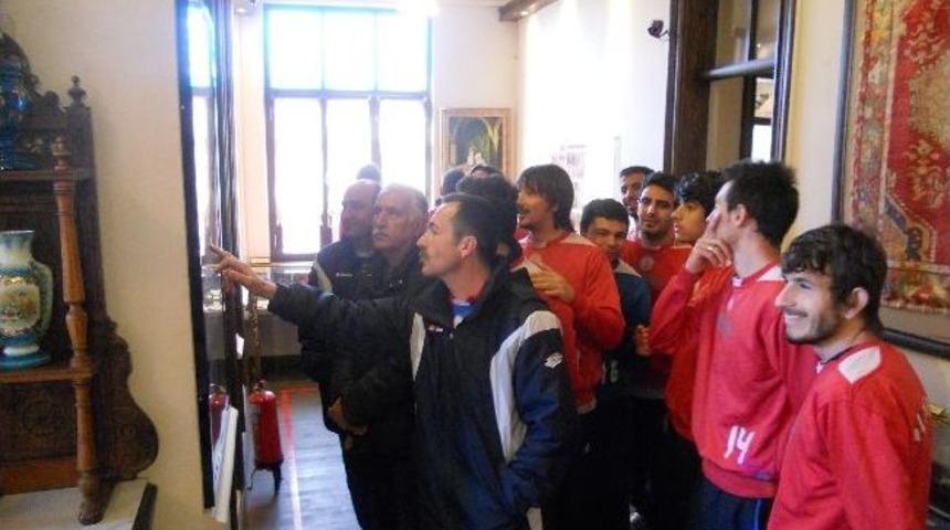 &Ouml;demiş Belediyesporlu Futbolcular, &Ouml;ykam'ı Ziyaret Etti