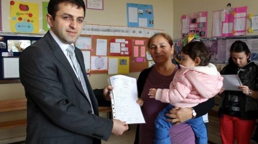 Manyas K&ouml;ylerinde Hem Kursiyerleri Belgelerini Aldı