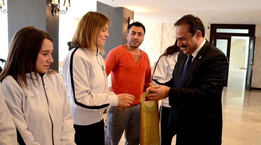 Avrupa Şampiyonu Takıma &Uuml;niversiteden &Ouml;d&uuml;l