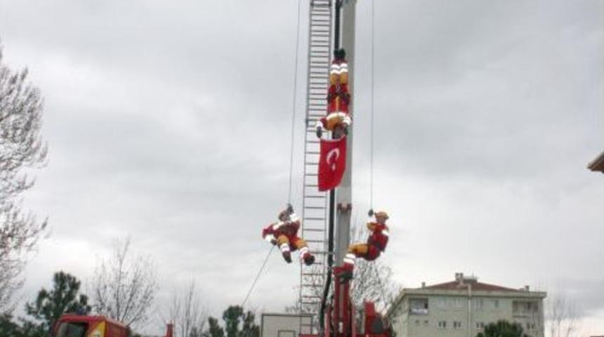 İneg&ouml;l Belediyesi İtfaiye M&uuml;d&uuml;rl&uuml;ğ&uuml;'n&uuml;n Tatbikatı Nefes Kesti