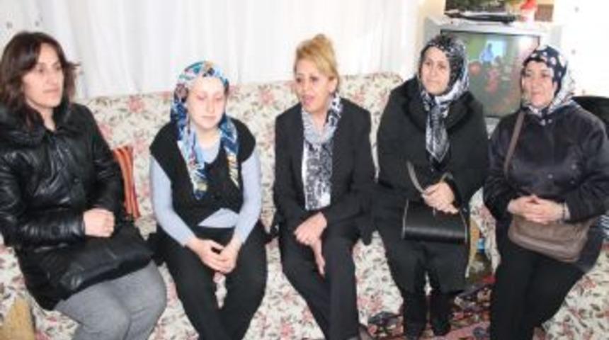 AK Partili Kadınlardan G&ouml;n&uuml;l El&ccedil;iliğine Destek