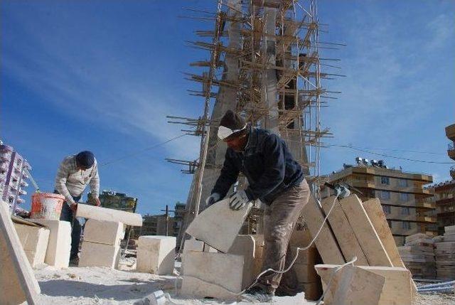 Bulvar İsimleri Ve Kenti Sembolize Eden Eserler Geleneksel Urfa Taşından Yapılıyor