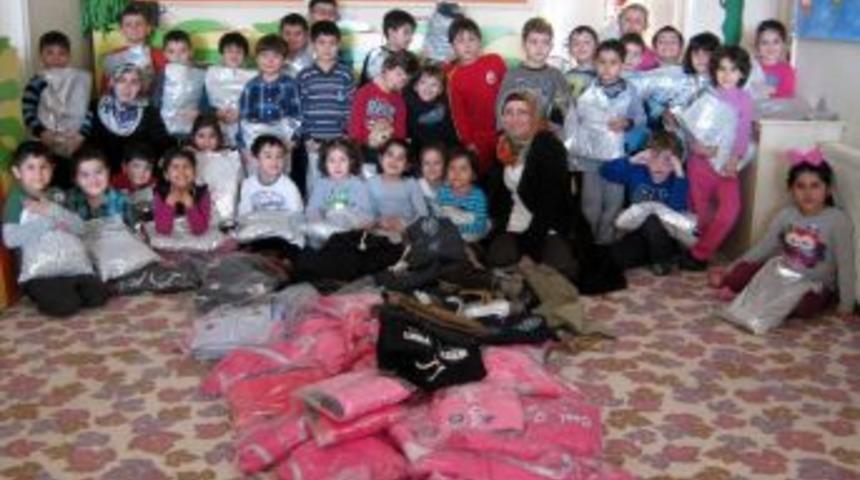 Miniklerden, Y&uuml;ksekova&rsquo;daki &Ccedil;ocuklara Kaban Ve Ayakkabı