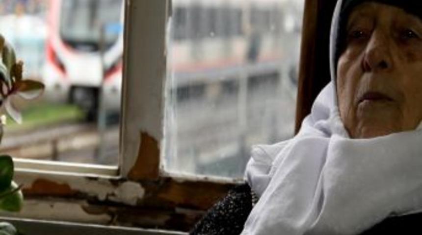 &lsquo;&Ccedil;i&ccedil;ekler Titremeye Başlarsa Trenin Geldiğini Anlıyorum&rsquo;