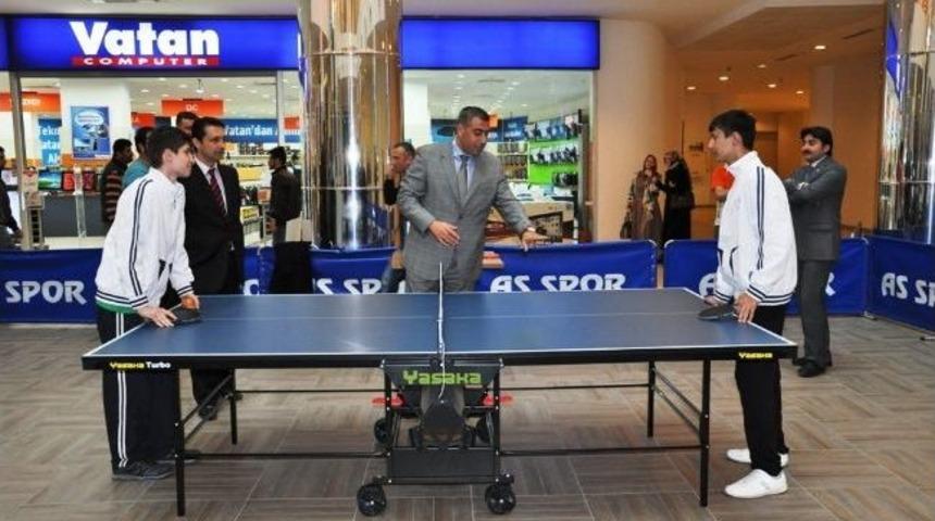 M&uuml;d&uuml;rlerin Masa Tenisi G&ouml;sterisi