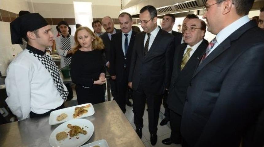 Vali Demir, Akk&ouml;y Otelcilik Ve Turizm Meslek Lisesini Ziyaret Etti