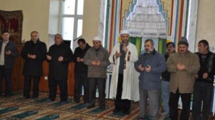 Yedigelli K&ouml;y&uuml; Sabah namazında  doldu