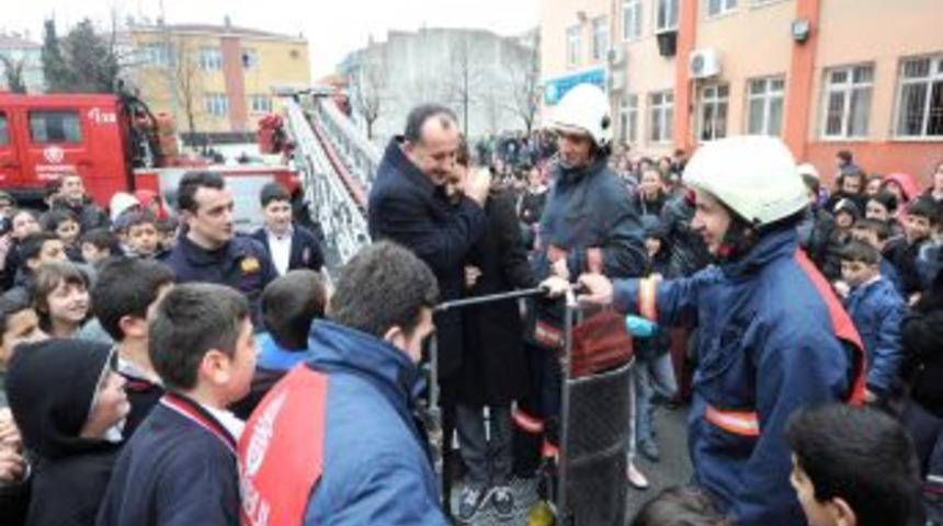 &Ouml;ğrenciler Yangın Tatbikatı Yaptı