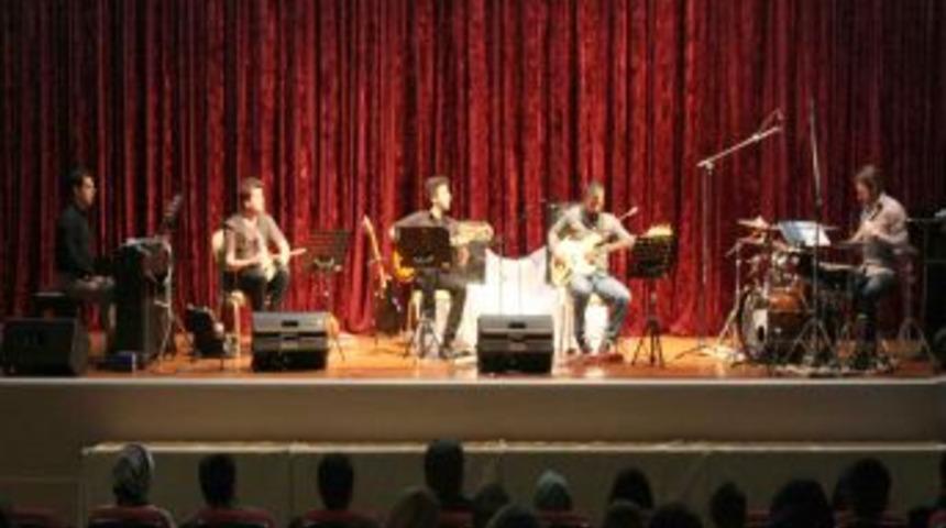 A&rsquo;r&acirc;f&rsquo;tan M&uuml;zik Ziyafeti