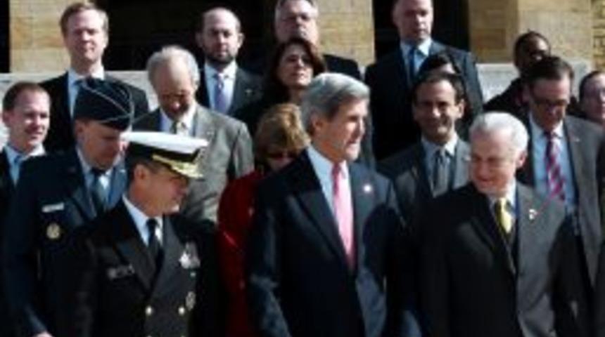 ABD Dışişleri Bakanı Kerry Anıtkabir&rsquo;i Ziyaret Etti