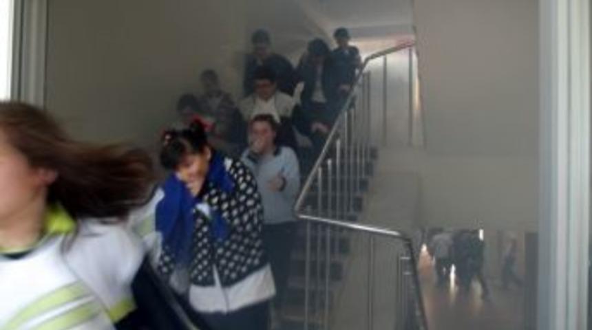 Işık Koleji&rsquo;ndeki Deprem Ve Yangın Tatbikatı Ger&ccedil;eğini Aratmadı