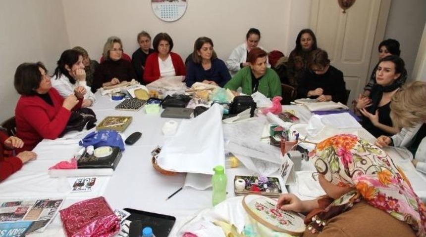 Konak Belediyesi Kadın Danışma Merkezi, Kadınların Dost Kapısı