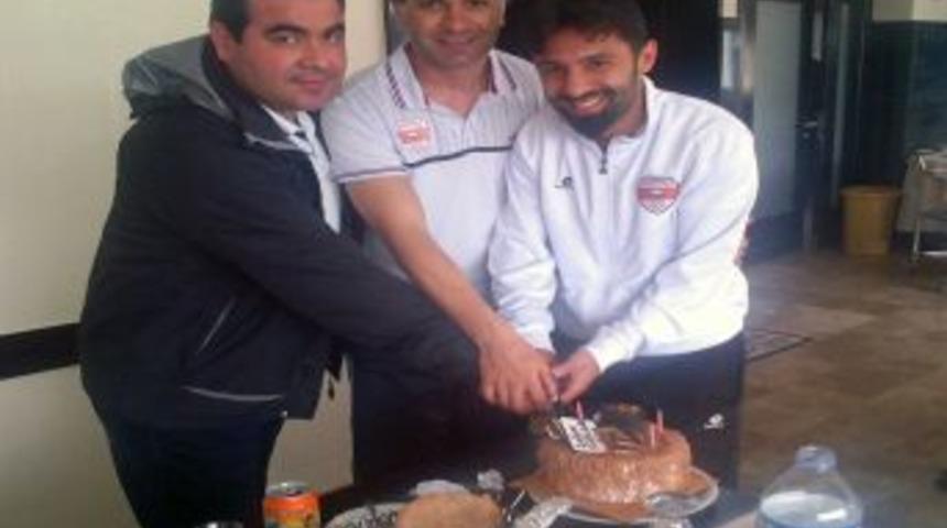 Adanaspor&rsquo;da 3 Doğum G&uuml;n&uuml; Aynı Anda Kutlandı