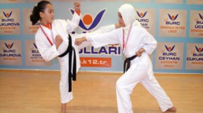 Karatede Bur&ccedil; Okulları 9 Madalya Kazandı