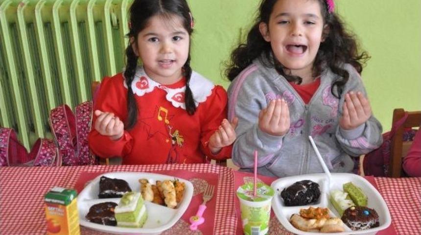 &Ouml;ğrenciler Yemeklerini Paylaştı