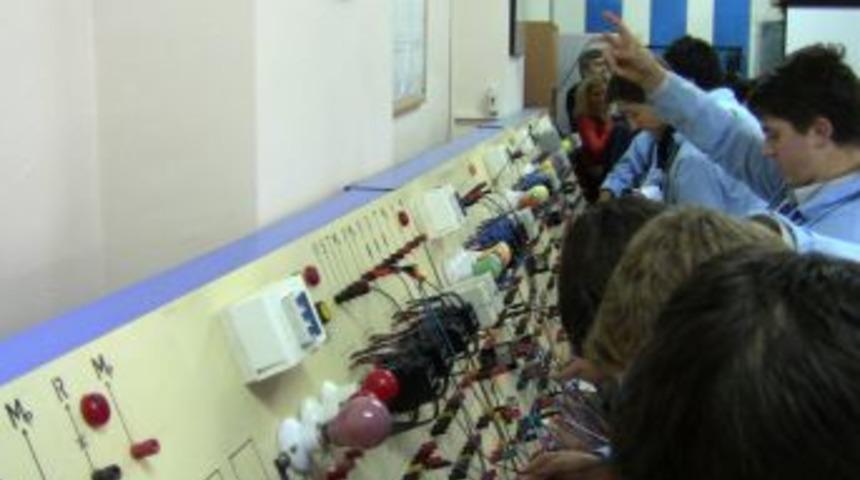 100. Yıl Teknik Ve End&uuml;stri Meslek Lisesi'nden G&ouml;z Dolduran Projeler