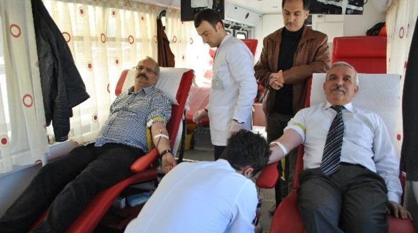 İlk Kan Bağışı Azerilerden