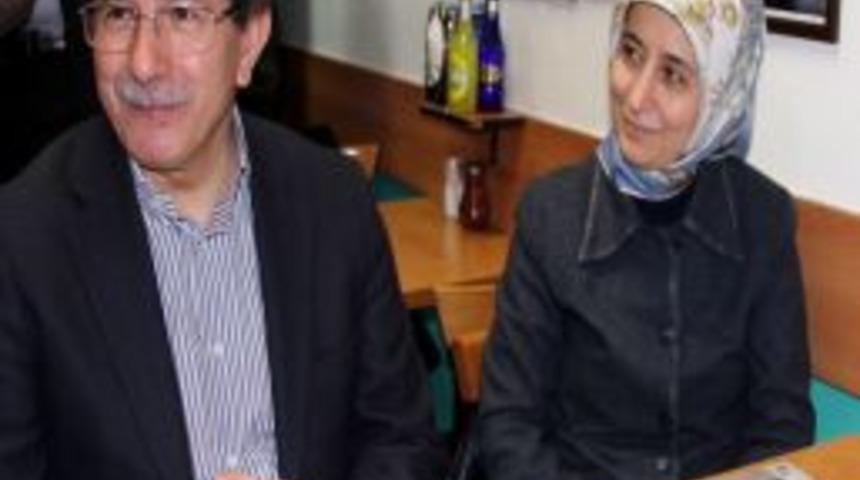 Davutoğlu, Bursa’da Önce İskender Yedi, Sonra Döner Kesti