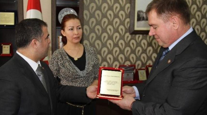 Tetushi Belediye Başkanı Cershinsyv&rsquo;den Başkan Aksoy&rsquo;a Ziyaret