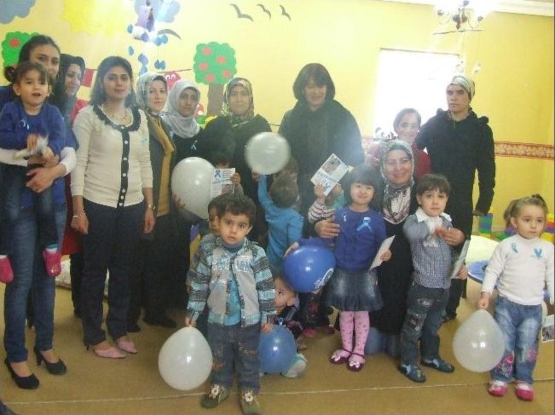 Beyazay Derneği Ve Ak Partili Kadınlar Mavi Kurdele Taktı