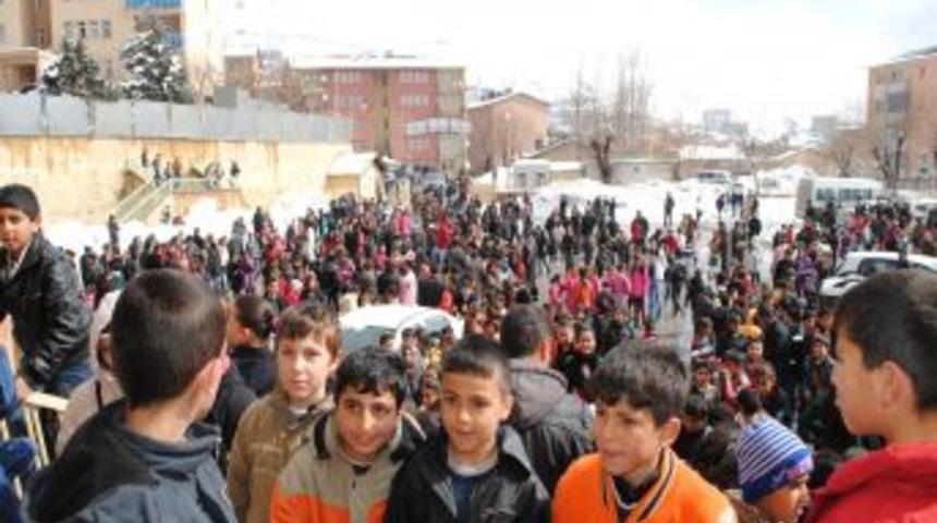Hakkari FEM Dershanesi'nin Yaptığı STS Sınavına B&uuml;y&uuml;k Ilgi