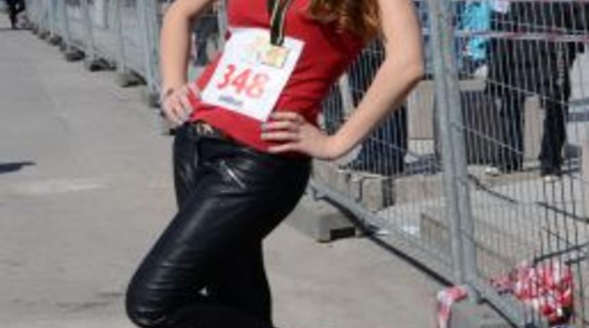 Y&uuml;ksek Topuklu Ayakkabılarla Koştular