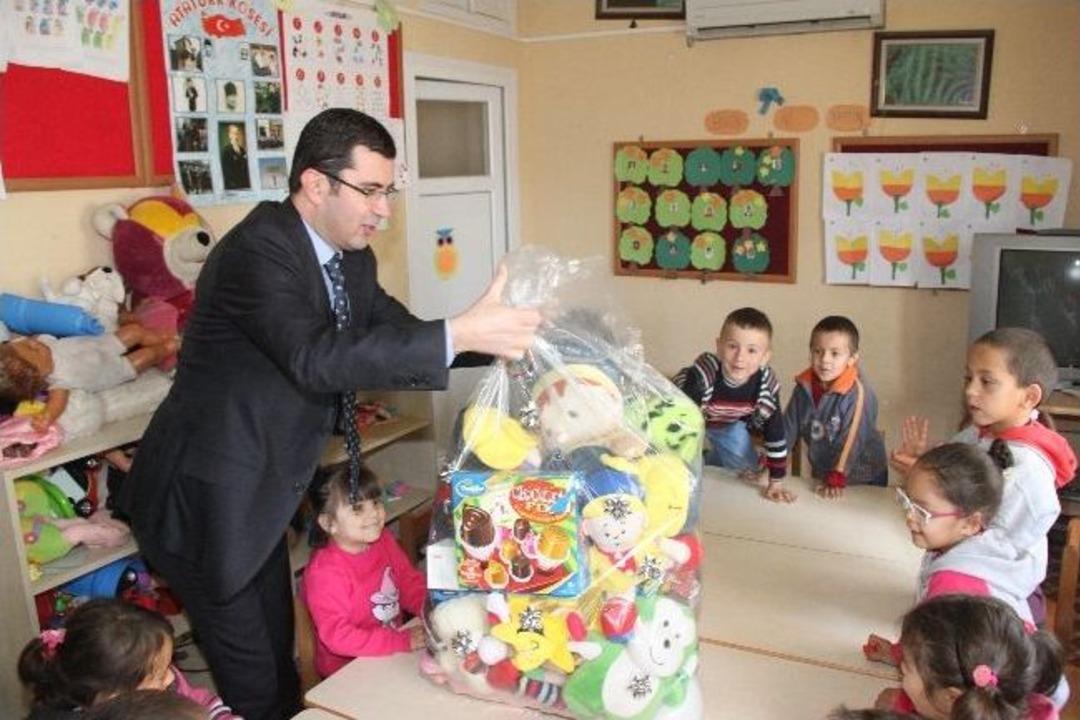 Kumbarada Biriken Oyuncaklar &Ccedil;ocuklara Dağıtıldı