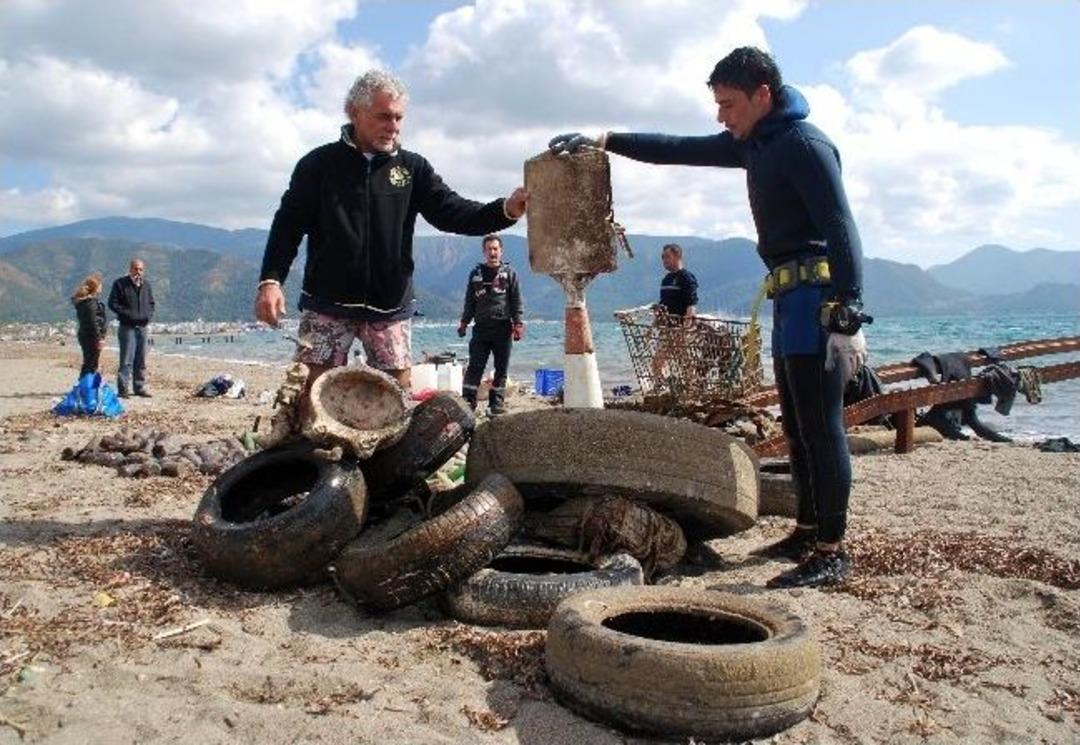 Denizden &Ccedil;ıkanlar Hayrete D&uuml;ş&uuml;rd&uuml;