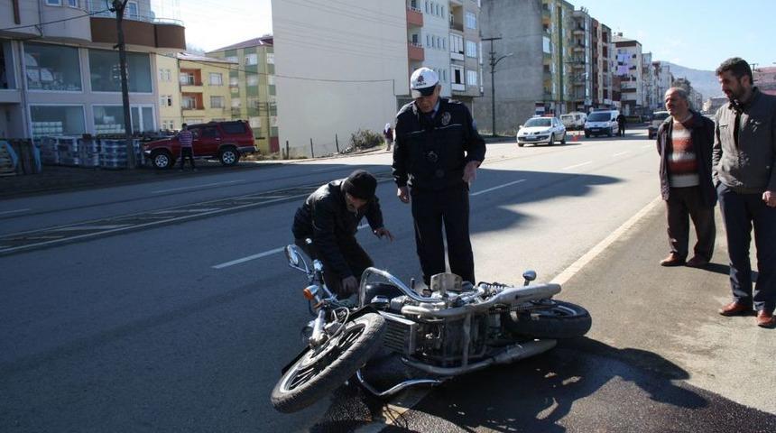 Otomobille Ile Motosiklet &Ccedil;arpıştı: 1 Yaralı
