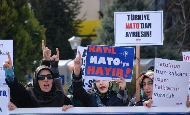 Nato Ve Amerika Bayrakları Ateşe Verildi