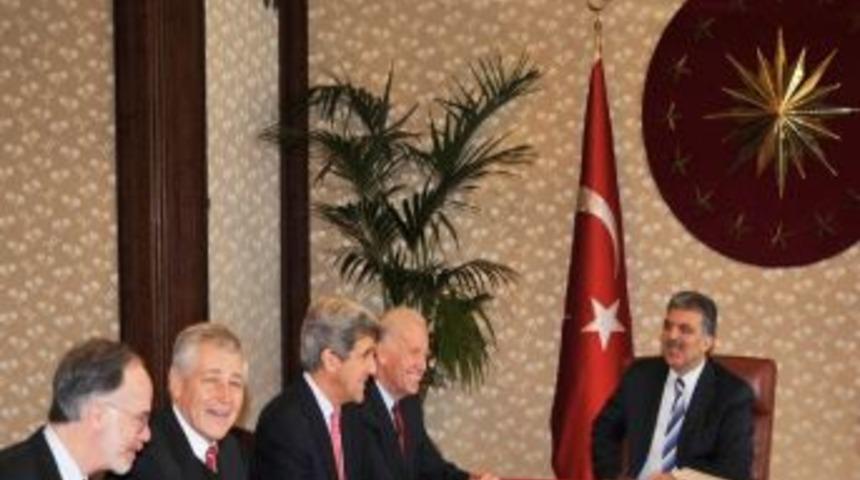 Cumhurbaşkanı G&uuml;l, Kerry&rsquo;ye 2008 Ziyaretinin Fotoğrafını Verdi