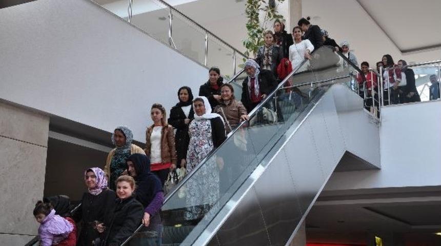 Demet Akbağ&rsquo;dan Derikli Kadınlara Teşekk&uuml;r