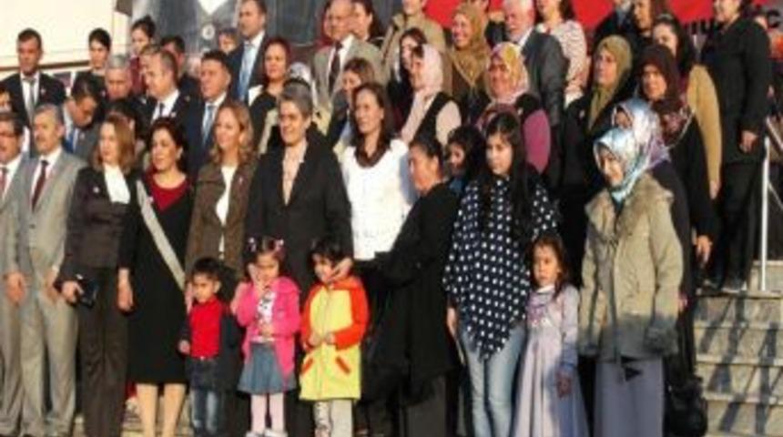G&ouml;n&uuml;l El&ccedil;ileri, 76 &Ccedil;ocuğu Aile Ortamına Kavuşturdu