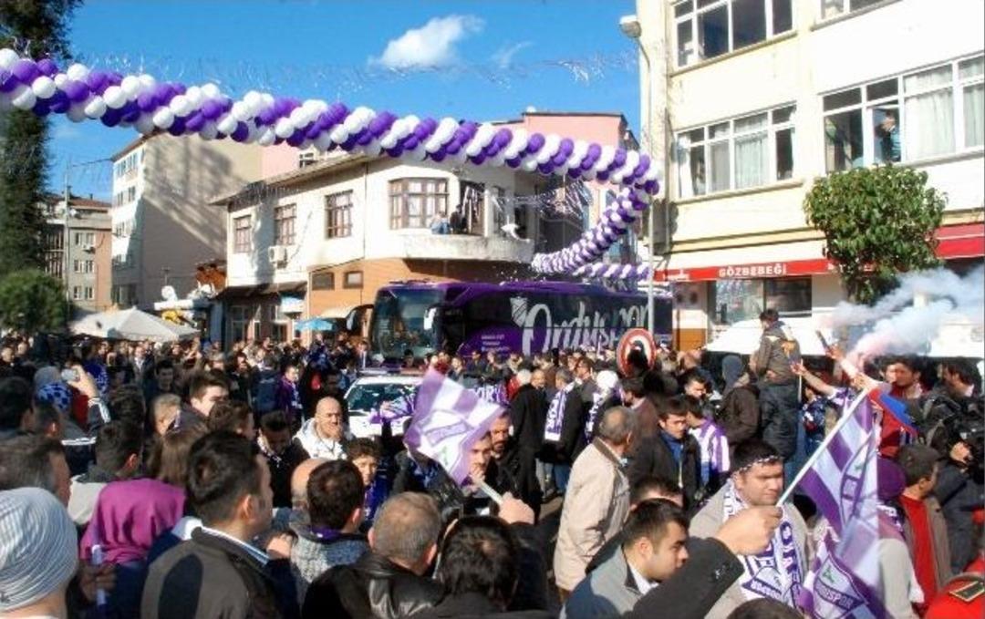 Ordu Sokakları Mor-beyaza B&uuml;r&uuml;nd&uuml;