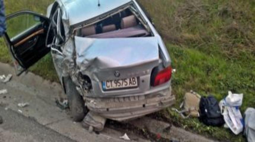 Sapanca'da Trafik Kazası: 2 Yaralı